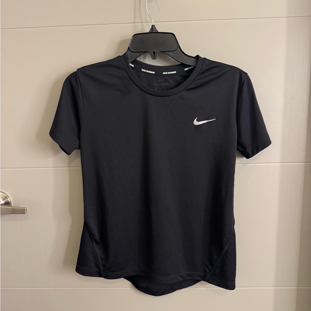 Nike Women's Black Short Sleeve Tee